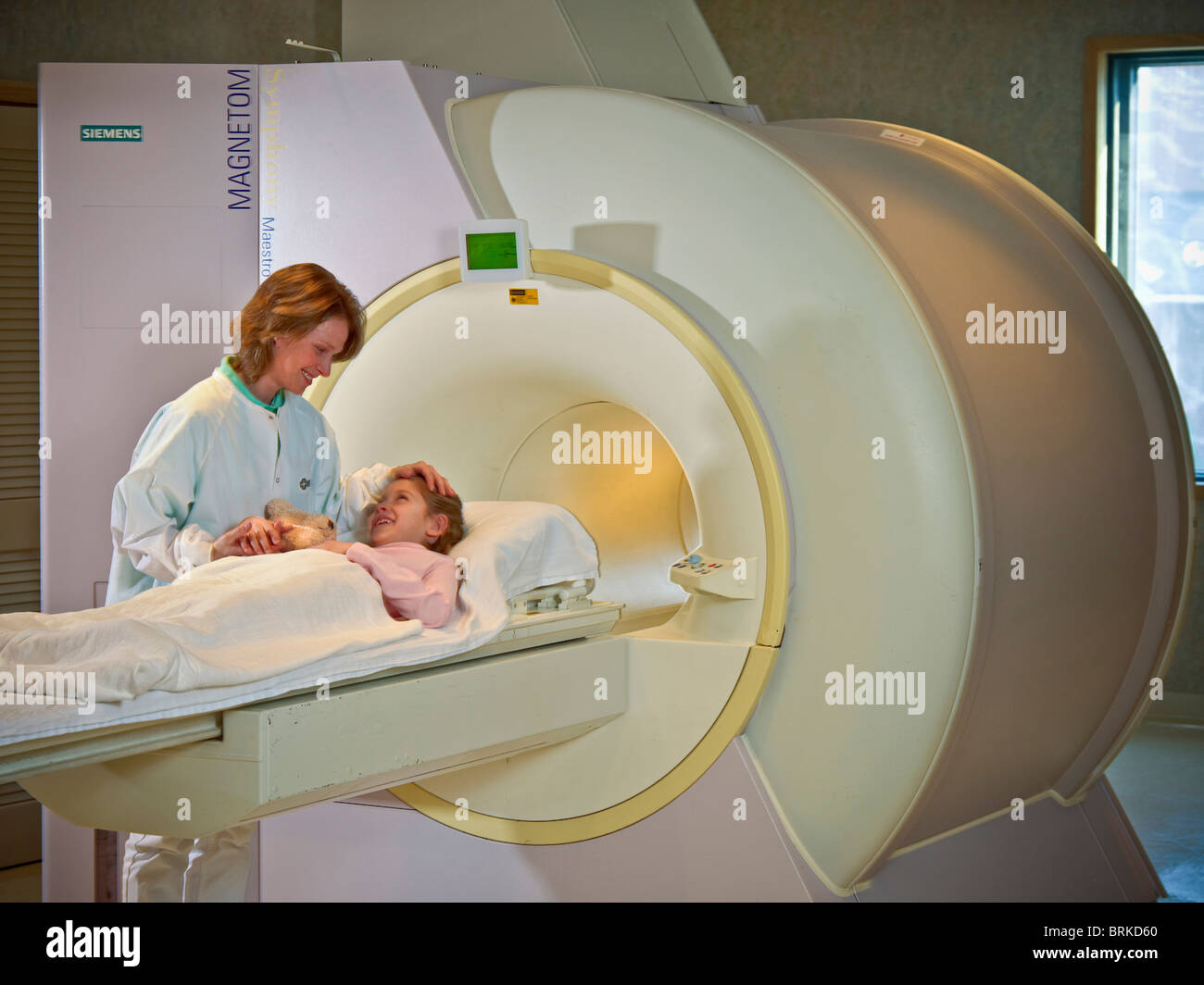 Gesundheitszentrum, MRI Scan-Zentrum. Patienten, Techniker, Krankenschwestern. Stockfoto