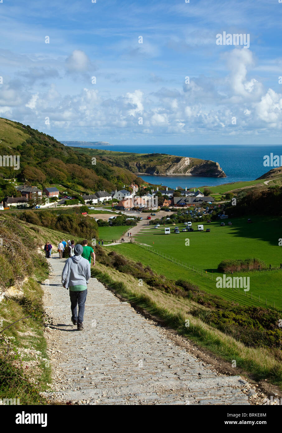 Fuß entlang der Küstenweg in Richtung Lulworth Cove in den Sommermonaten Dorset England UK Stockfoto