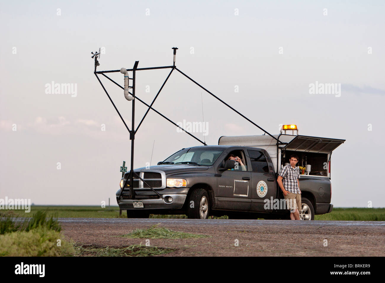 Projekt Vortex 2 Sturmjäger geparkt am Wegesrand in Kansas, 23. Mai 2010. Stockfoto