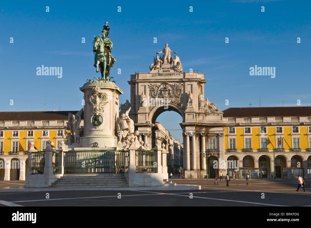 Dom José I Statue und Rua Augusta Bogen Praca Comercio Lissabon Portugal Stockfoto