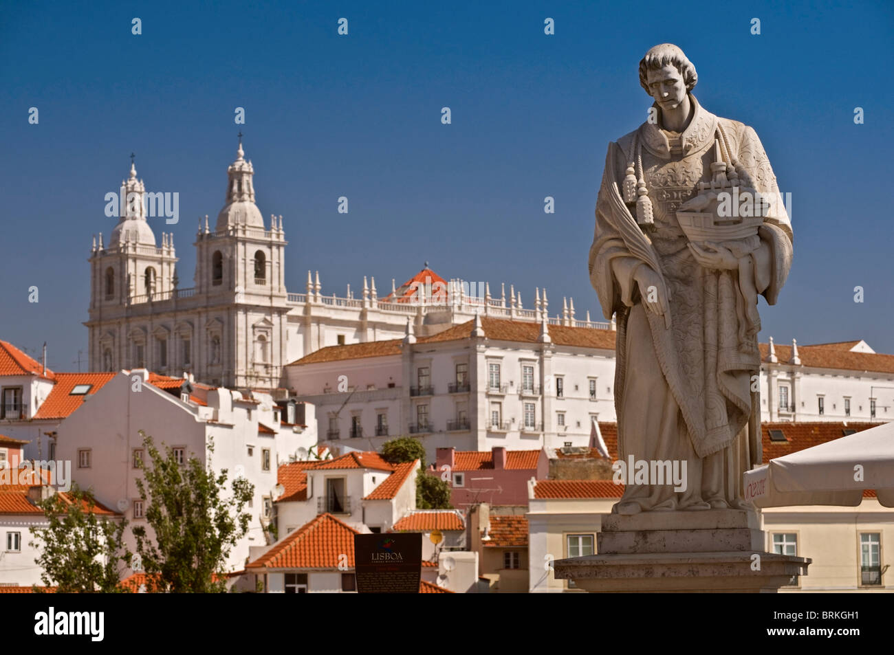 Statue von St. Vincent und Sao Vicente de Fora Kirche Alfama Lissabon Portugal Stockfoto