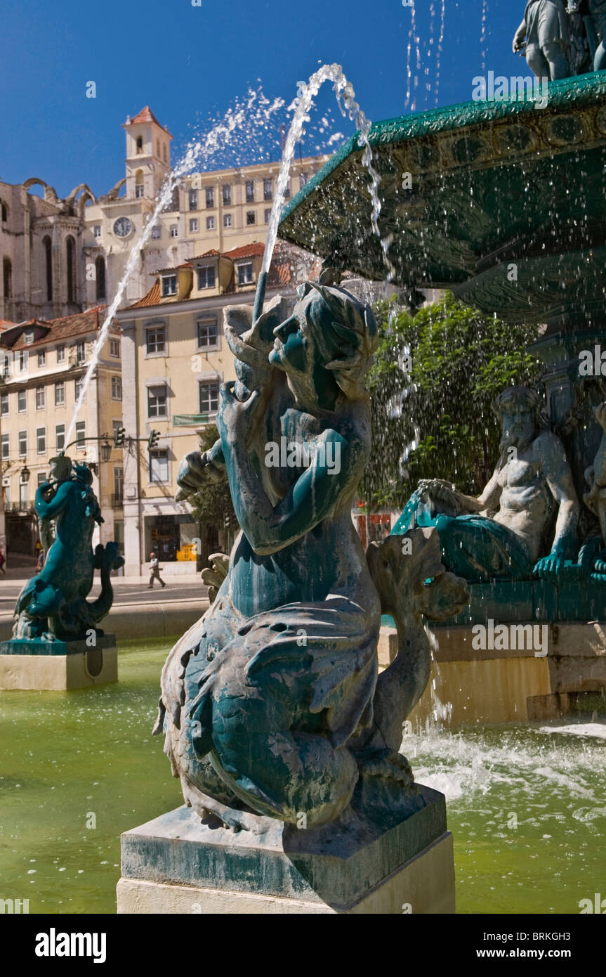 Brunnen in Rossio Platz Baixa Lissabon Portugal Stockfoto