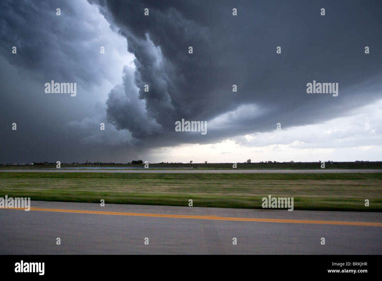 Auf der Flucht vor einem schweren Thudnerstorm im ländlichen Nebraska, 24. Mai 2010. Stockfoto