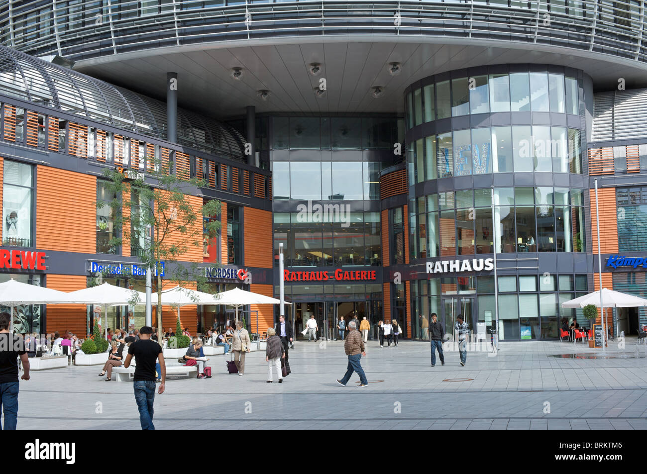 Das neu gebaute Rathaus oder Rathaus (2009), Leverkusen, Nordrhein-Westfalen, Deutschland. Stockfoto