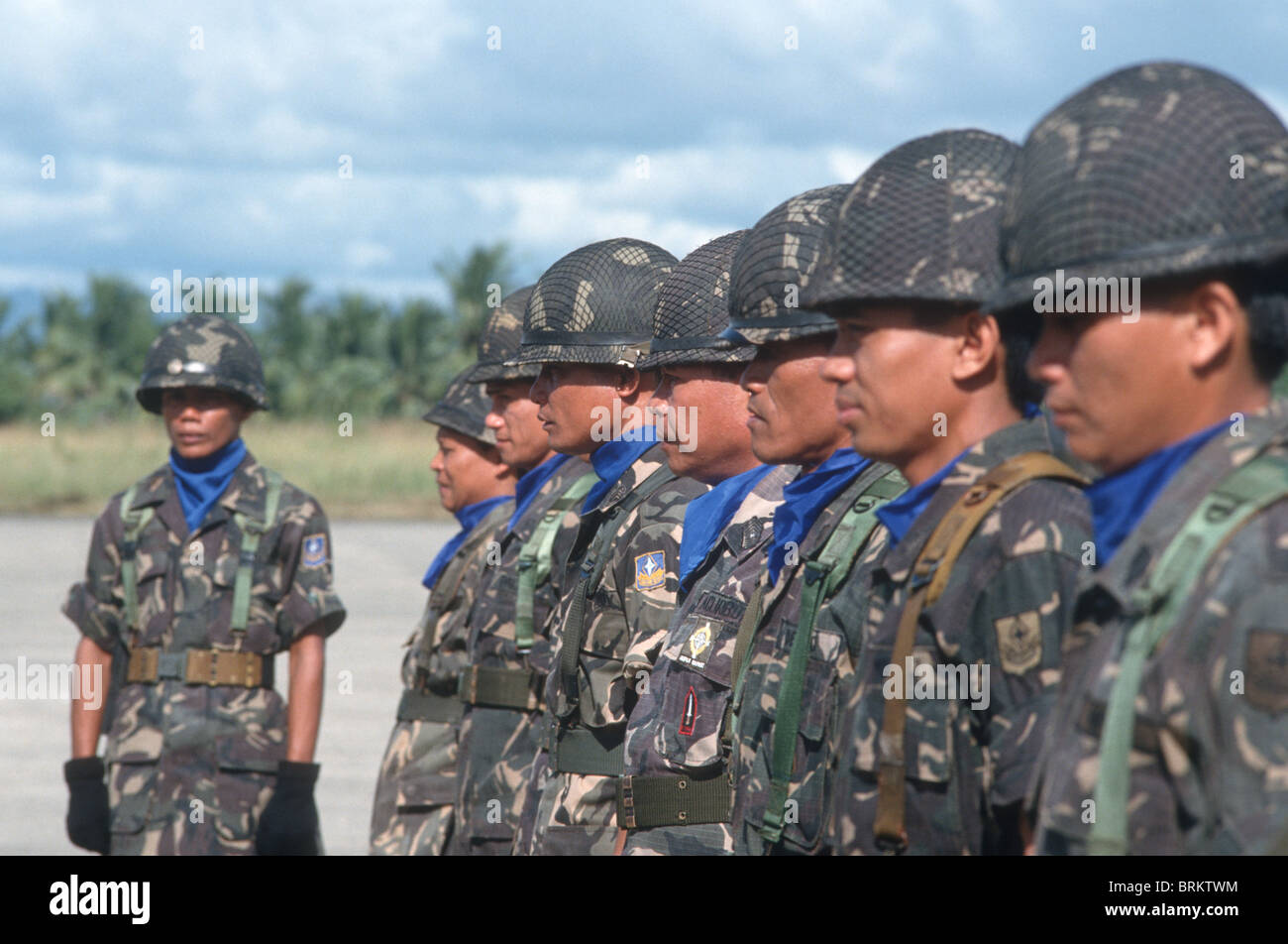 PHILIPPINEN. SOLDATEN IM EINSATZ IN MINDANAO, WO MUSLIMISCHE MORO LIBERATION ARMY AUFSTÄNDISCHEN TÄTIG SIND Stockfoto