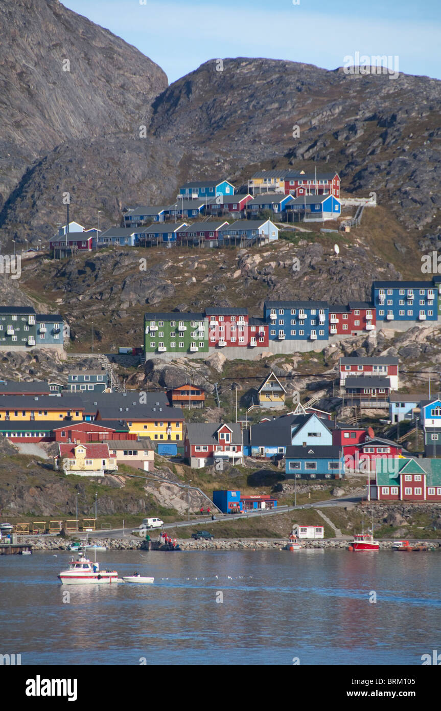 Grönland qaqortoq. Der Süden Grönlands zweitgrößte Stadt mit fast 3.000 Einwohnern. Die Küste Blick auf Hafen Stockfoto