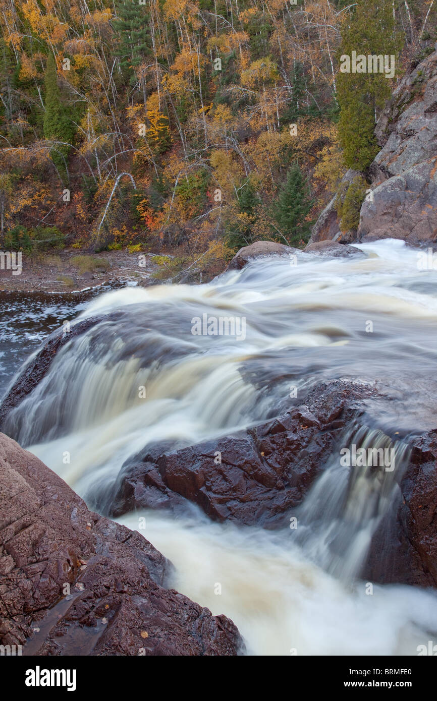 Hohe Wasserfälle des Flusses Taufe, Tettegouche State Park, Minnesota Stockfoto