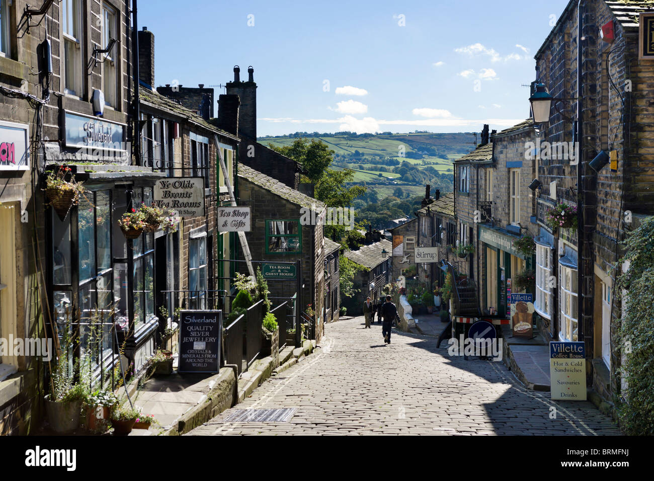Der Hauptstraße in das Dorf von Haworth, West Yorkshire, England, UK Stockfoto