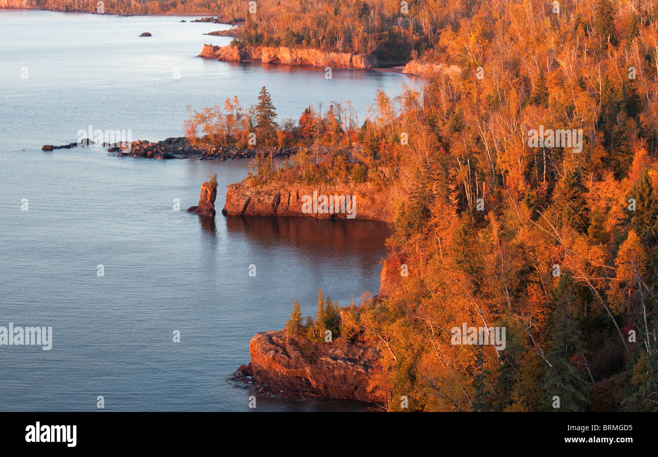 Lake Superior Küstenlinie von Schaufel Punkt, Tettegouche State Park, Minnesota Stockfoto