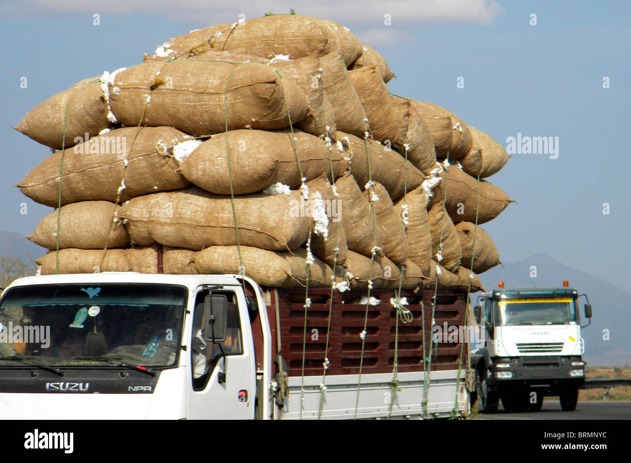 Ein LKW beladen mit Hessischen Taschen Baumwolle Stockfoto