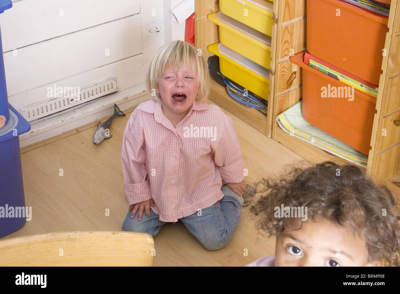 Göre Kind geben einen Wutanfall Kleinkind Kleinkind-Gruppe Stockfoto