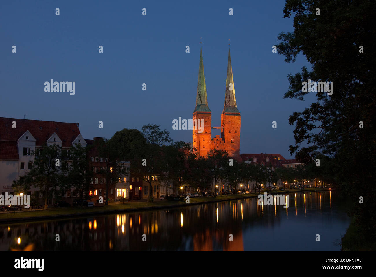 Kathedrale von Lübeck in der Nacht, Schleswig-Holstein, Deutschland Stockfoto