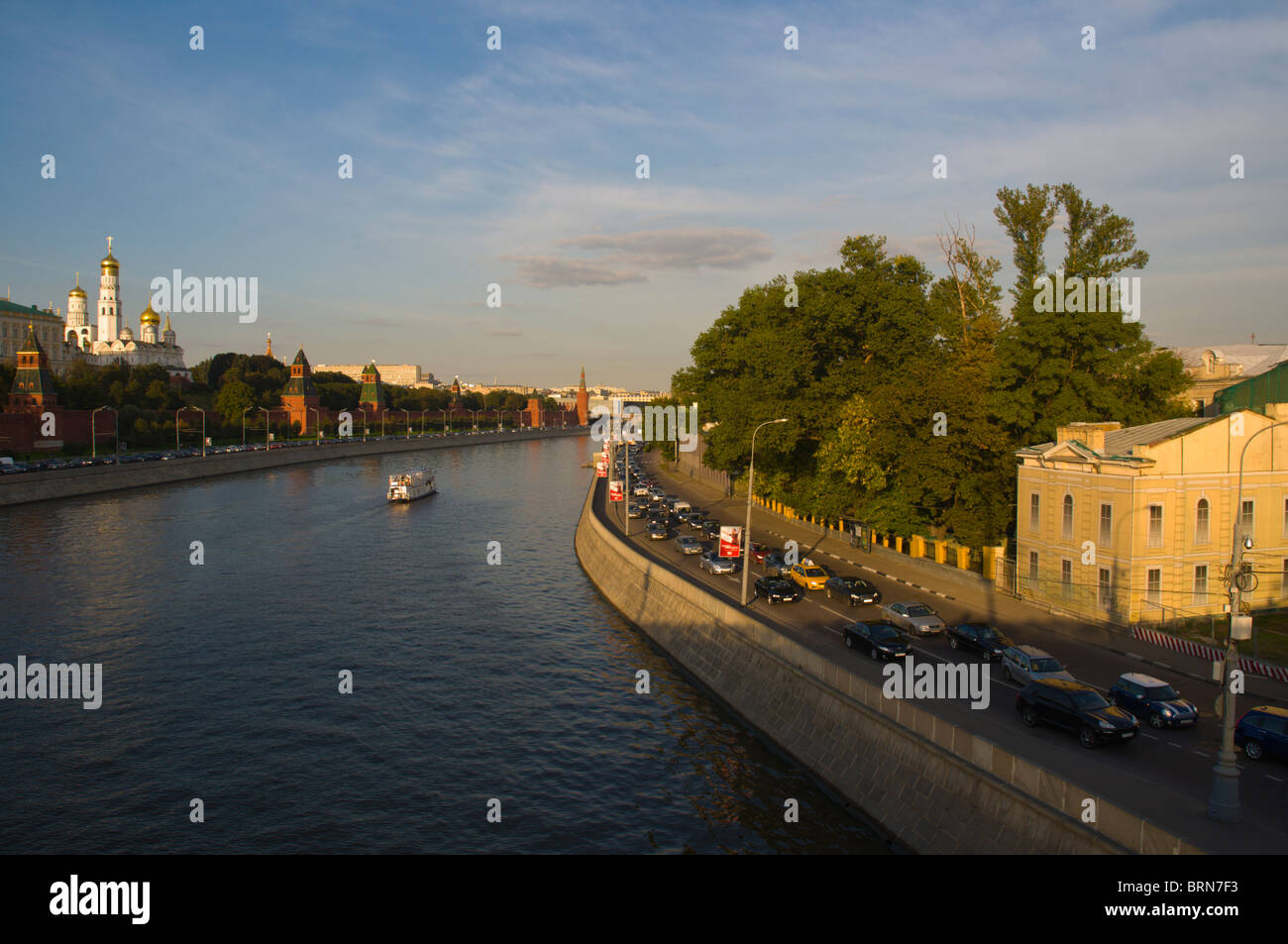 Fluss-Moskau mit Kreml Moskau Russland Mitteleuropa Stockfoto