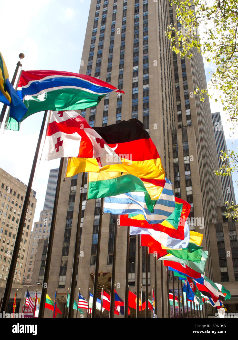 Nation-Flags im Rockefeller Center Plaza, New York Stockfoto