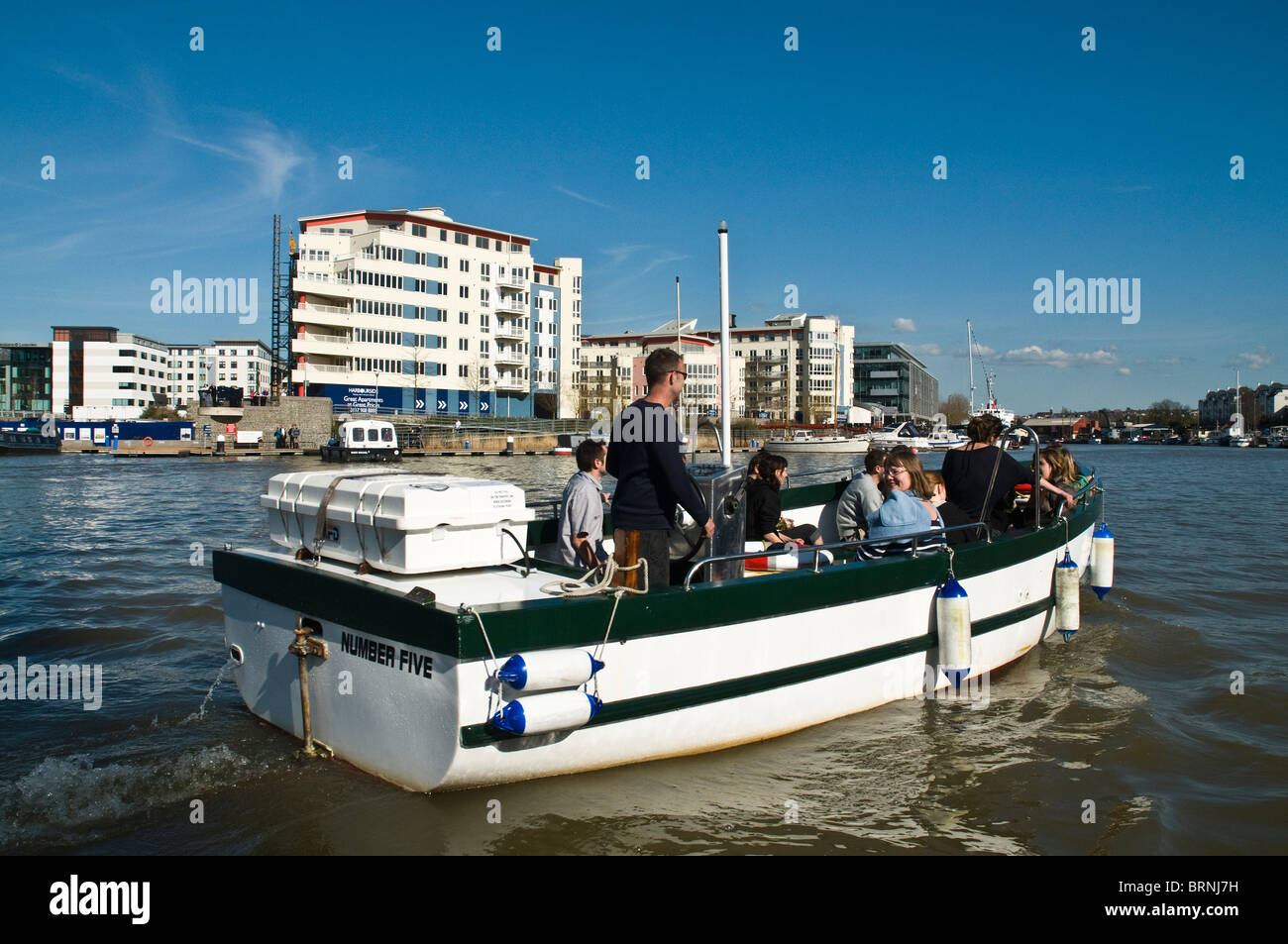 dh Hafen von Bristol BRISTOL DOCKS BRISTOL Fähre Boot Touristen Luxus Dock Wohnung Wohnungen Wasser Taxi uk Stockfoto