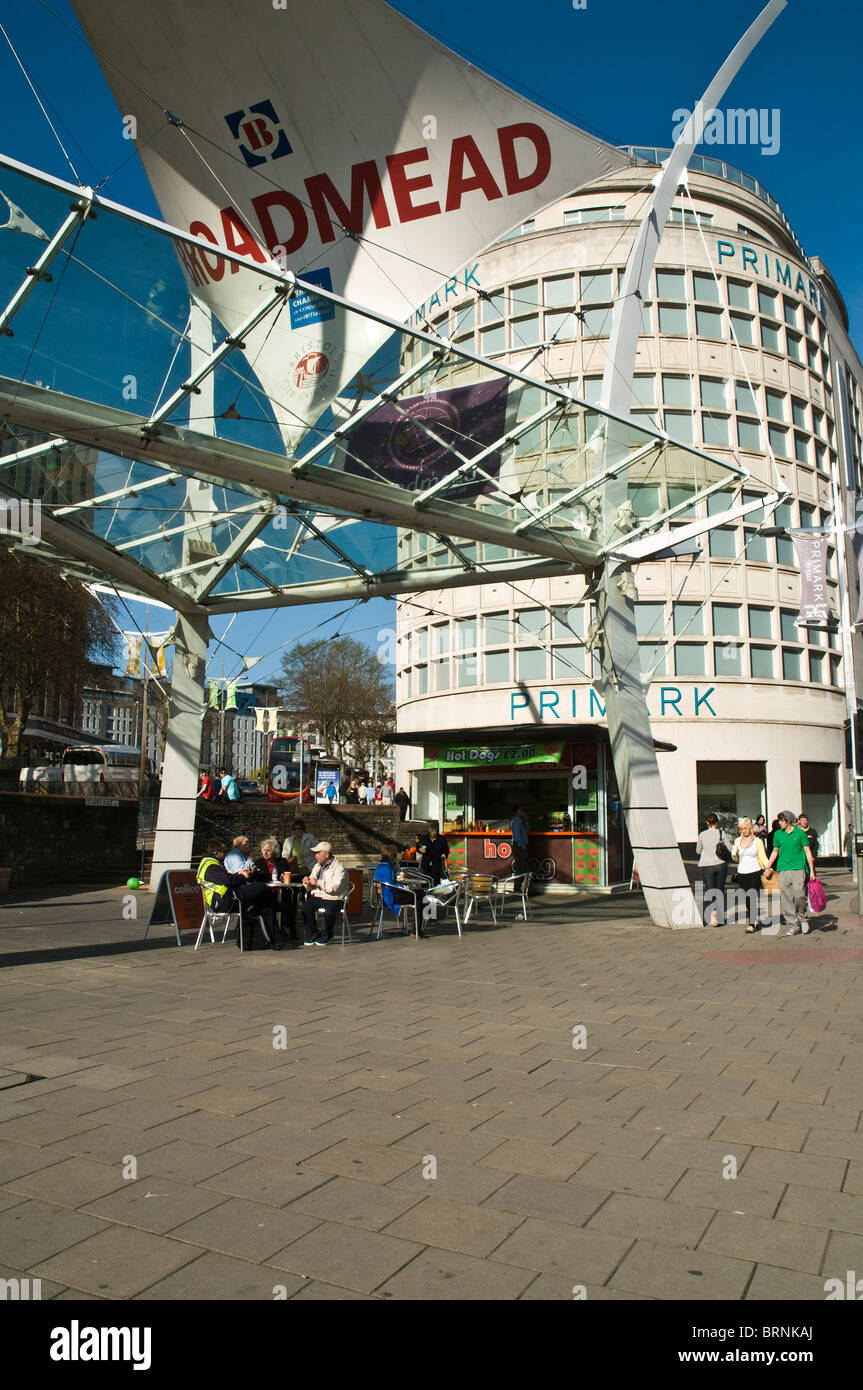 Dh Broadmead Shopping Center CITY BRISTOL Shopper zeichen Primark store England Geschäfte Stockfoto