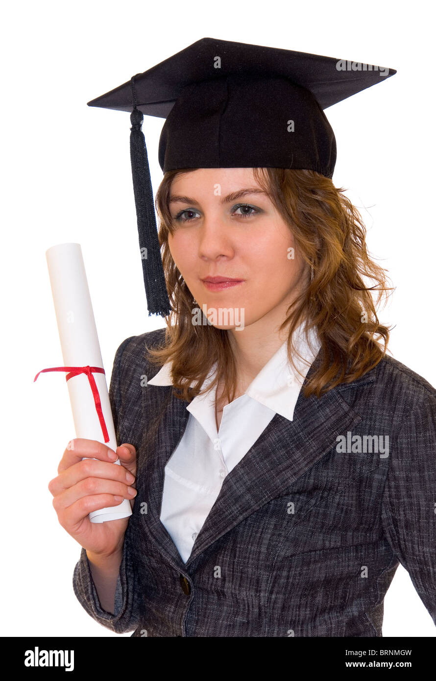 Junge Frauen nach dem Abschluss mit Diplom in der rechten Hand, isoliert auf weiss Stockfoto