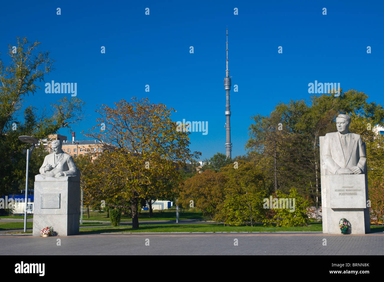 Kosmonauten Denkmal 'To the Conqueors of Space"in der Nähe von WDNCh Ausstellung erdet Moskau Russland Stockfoto