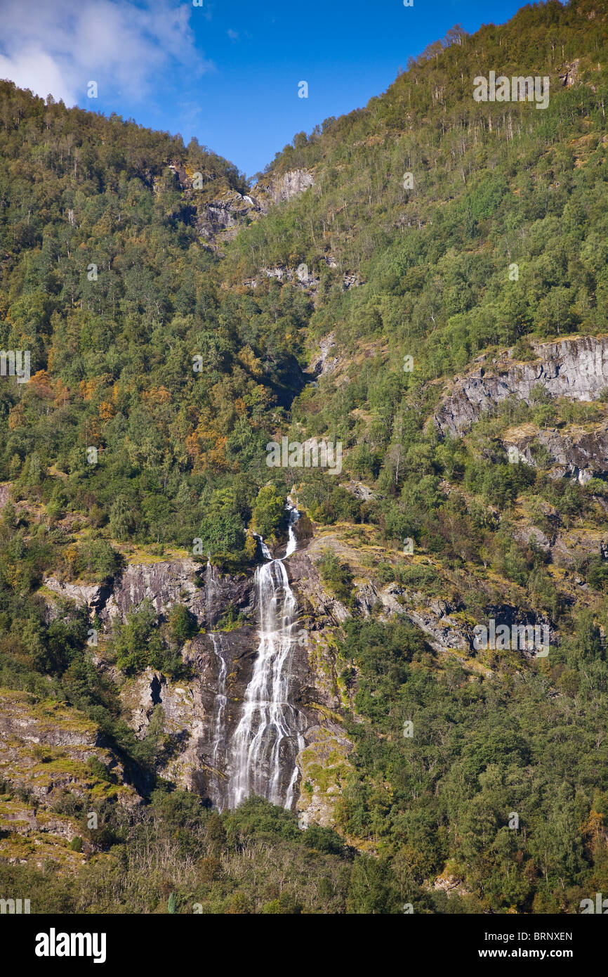 Wasserfall in das malerische Tal von Flåm, Norwegen. Stockfoto