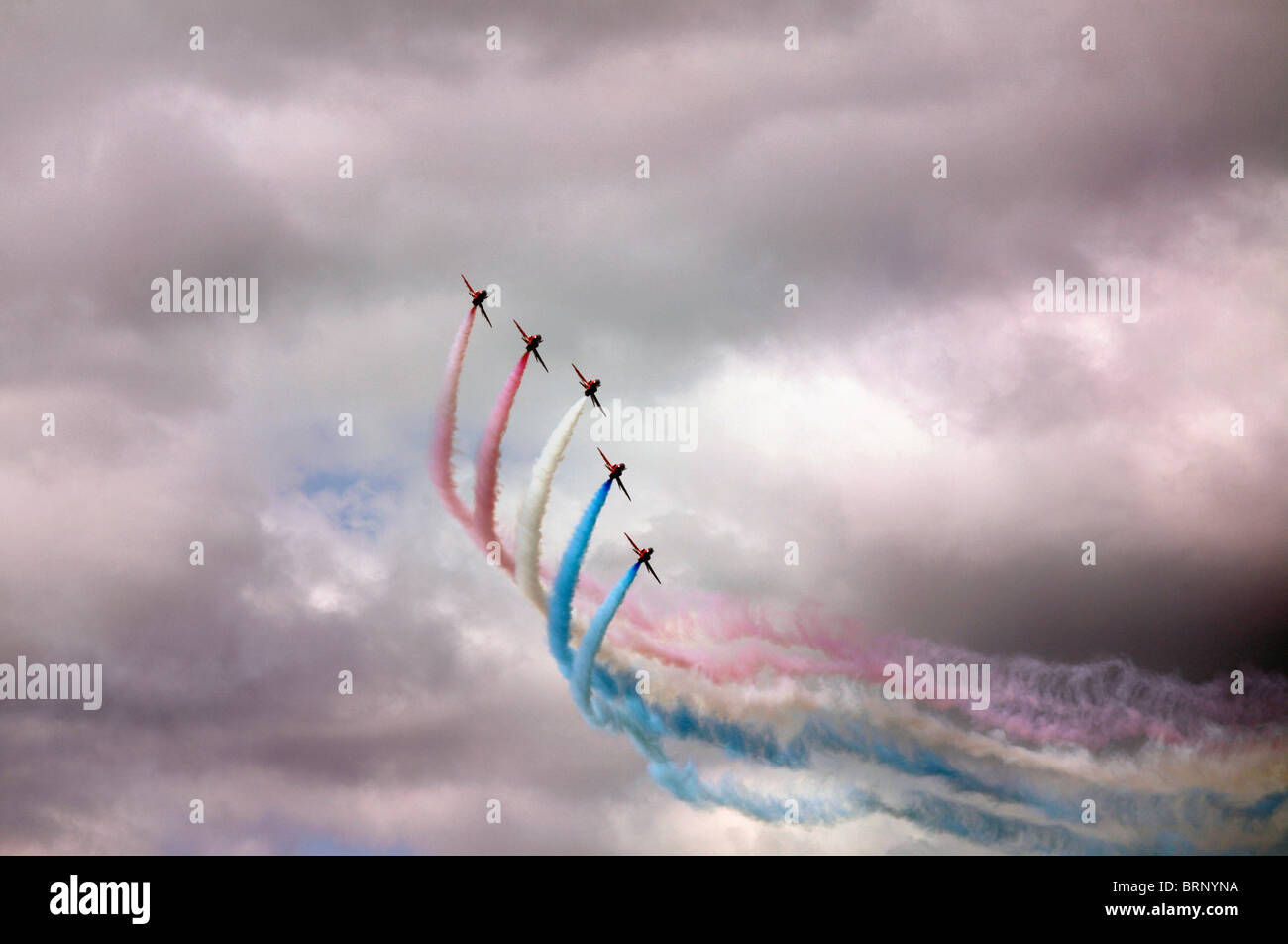 rote Pfeile zeigen Airshow Teambildung Rauch Stockfoto