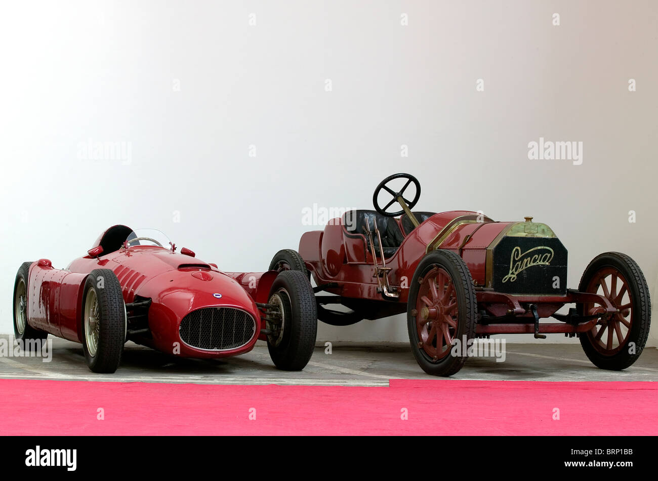 Lancia Rennwagen im Museum in Turin Stockfoto