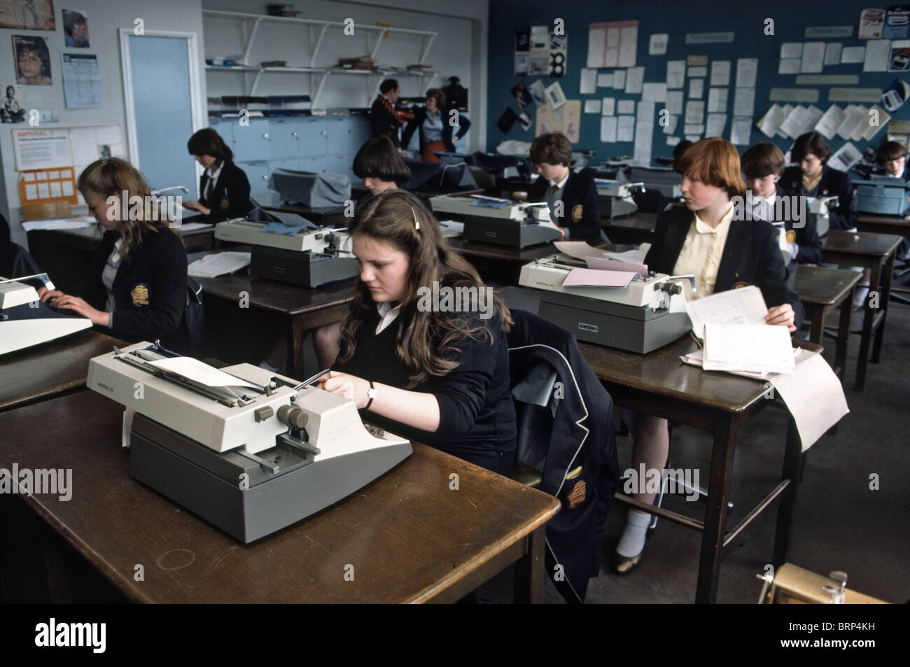 Historisches Bild der Typisierung Klasse an einer weiterführenden Schule in den 1970er Jahren Stockfoto