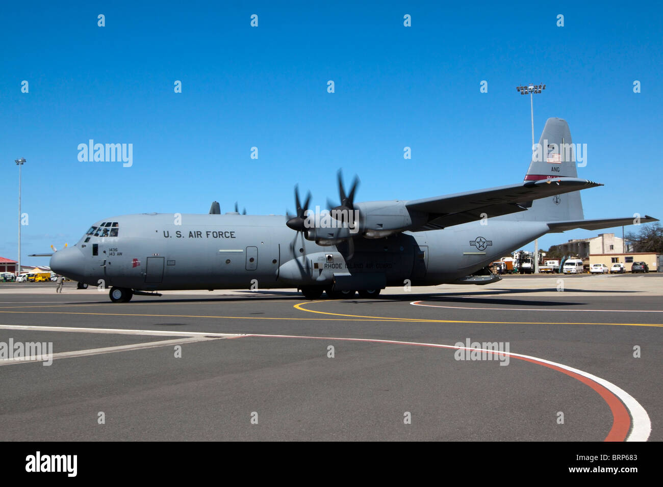 US Air Force C-130J Super Lockheed Hercules auf der Luftfahrtmesse in Ysterplaat Air Force Base, Cape Town, Südafrika. Stockfoto