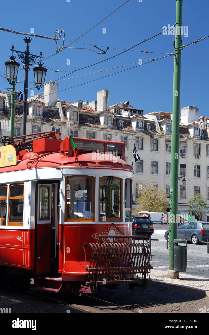 Praça Da Figueira Platz - Lissabon - Lisboa - Baixa - rote Straßenbahn - Detail - Portugal Stockfoto