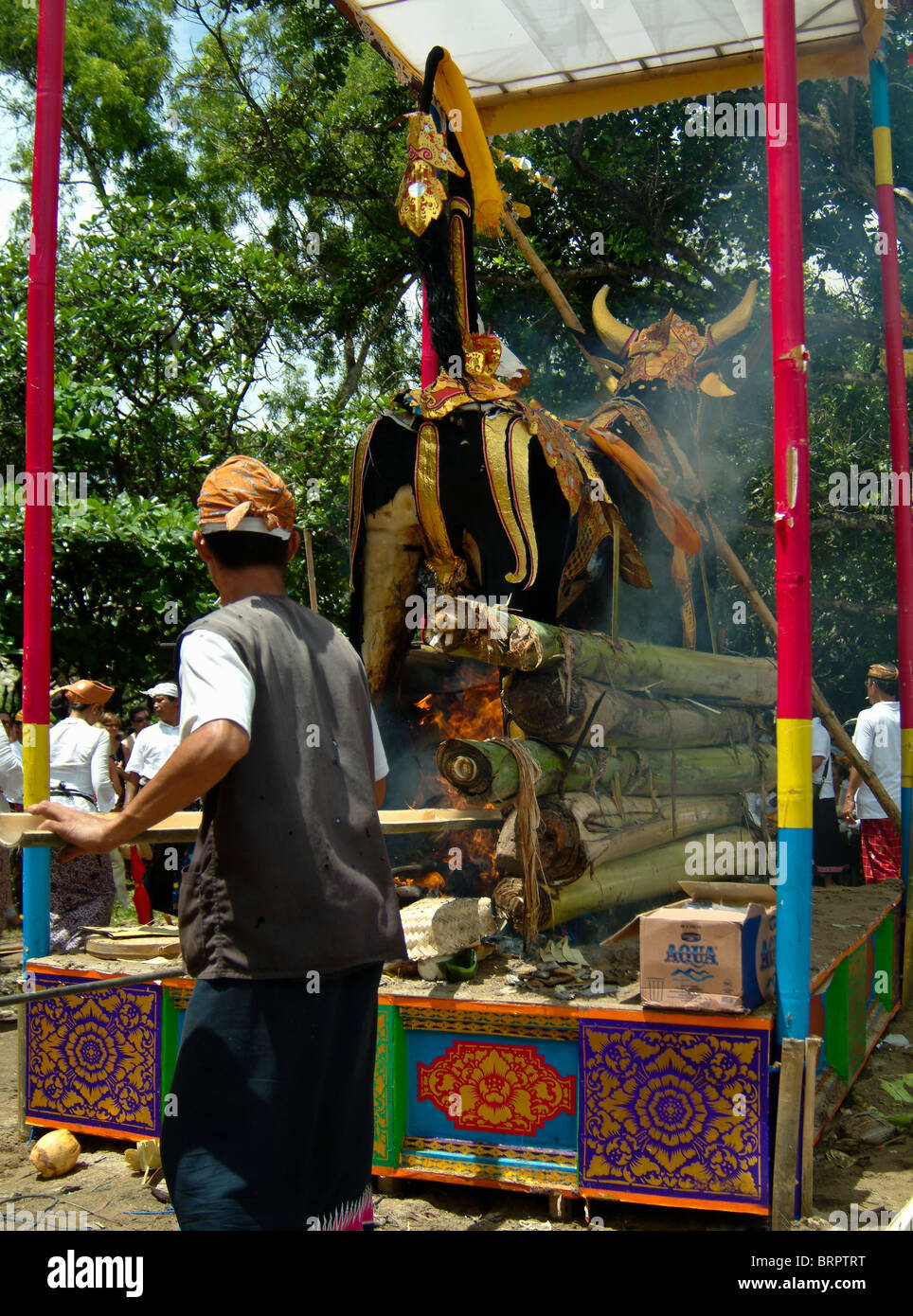 Hinduistische Begräbnisse in Bali sind intensiv suggestive Zeremonien von großer kultureller und religiöser Bedeutung. Stockfoto