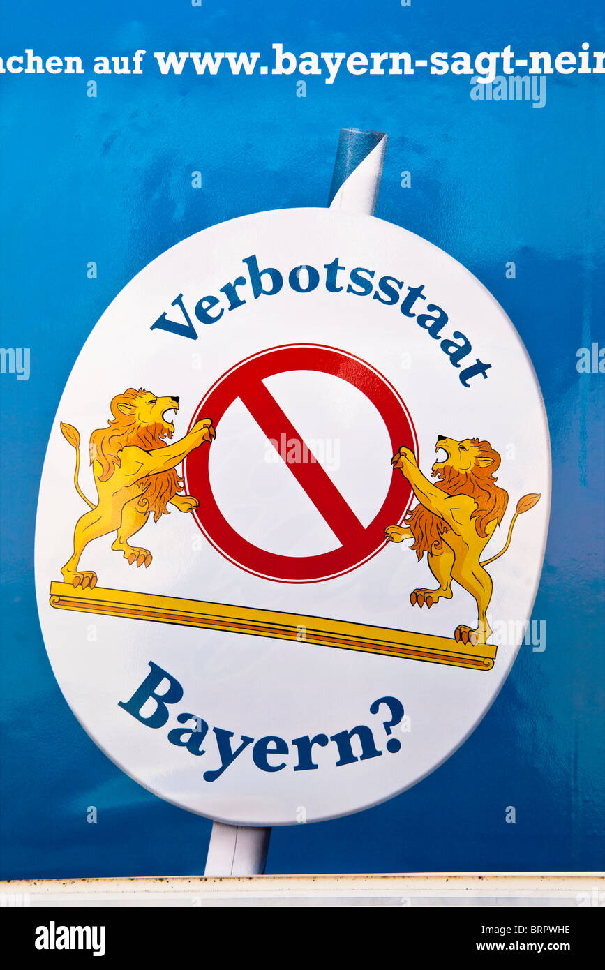 Zeichen der Protest gegen Volksentscheid mit dem Ziel, weitere Regelungen in Bayern, Deutschland Stockfoto