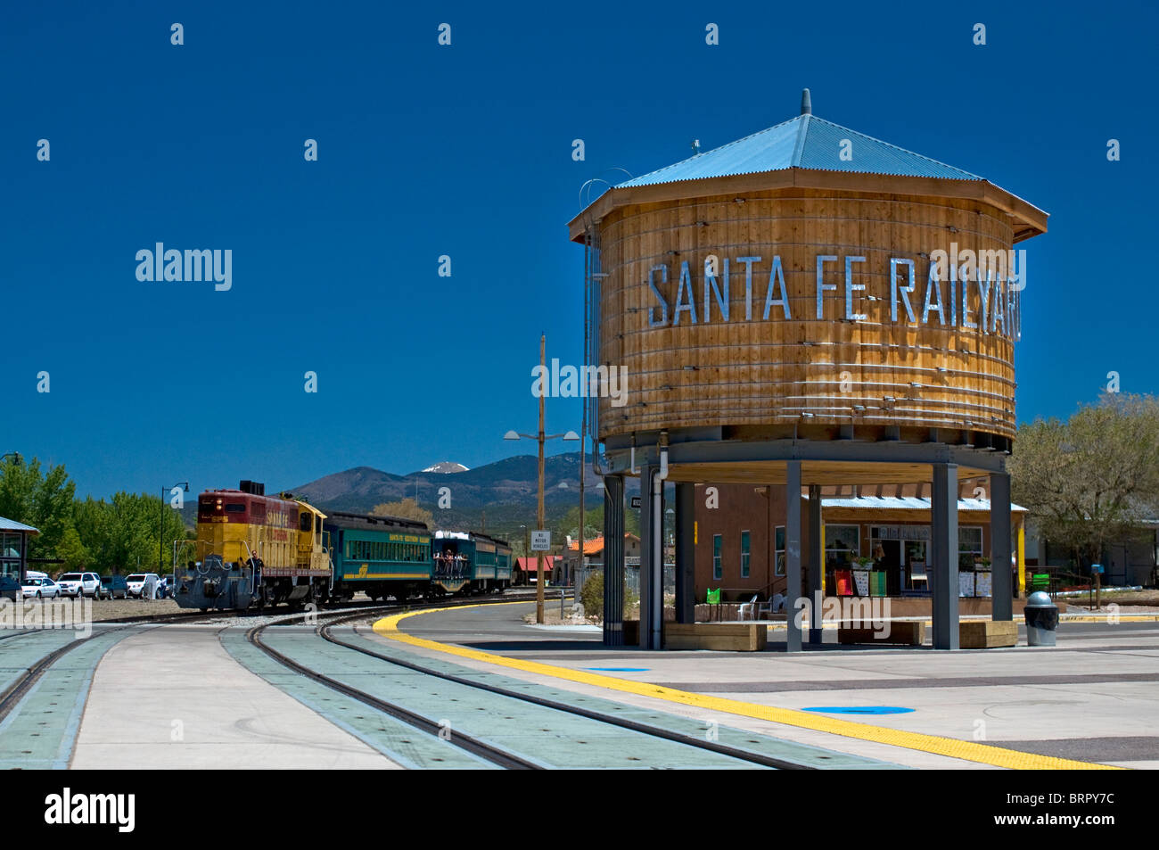 Lok Zug Motor Santa Fe Railyard Railrunner Bahnhof Stockfoto