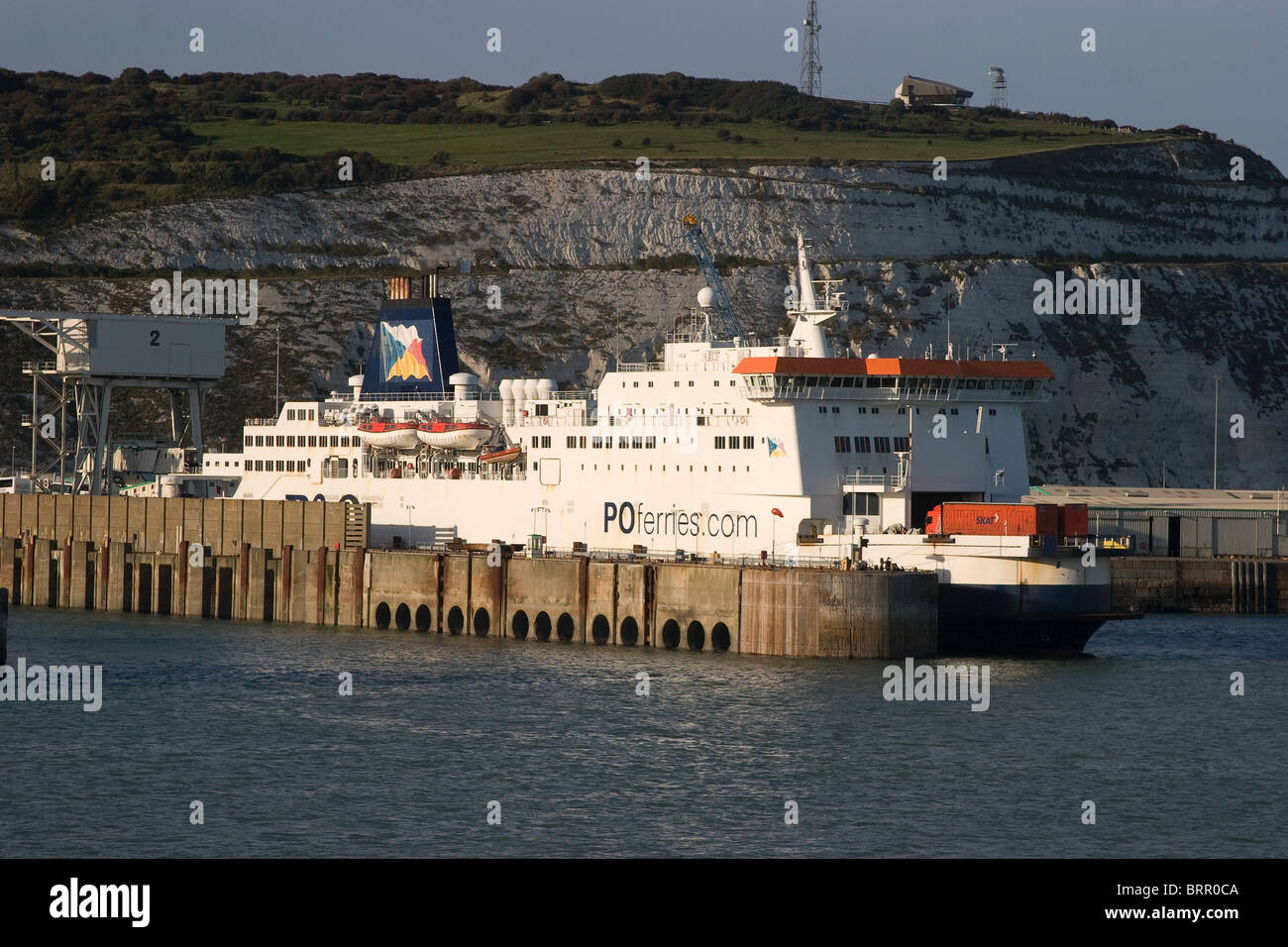 Roll-on Roll off Fähre vertäut Dover Hafen Meer Stockfoto