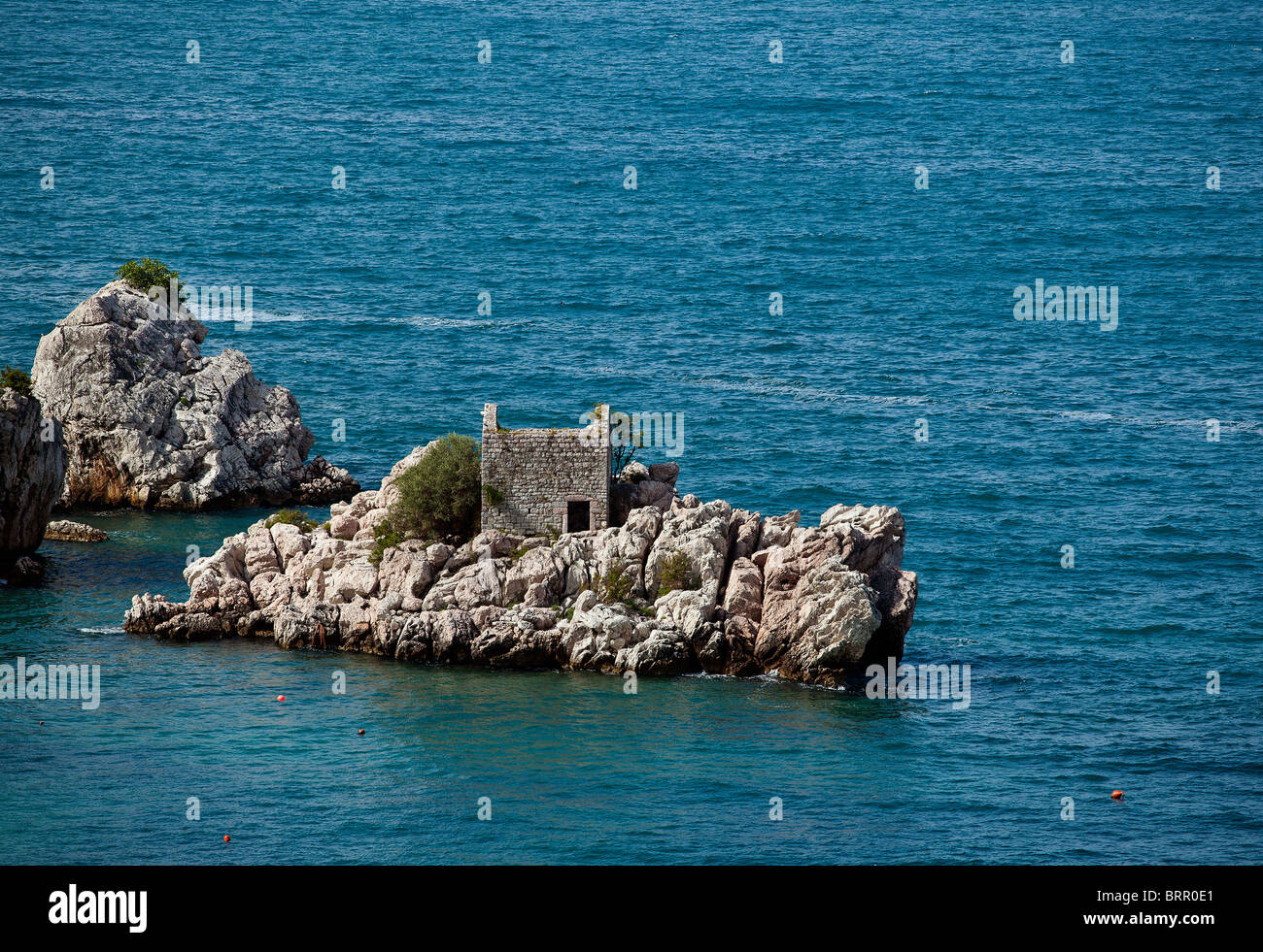 Przno Insel mit Ruine Haus, Adriaküste Montenegro Budva Stockfoto