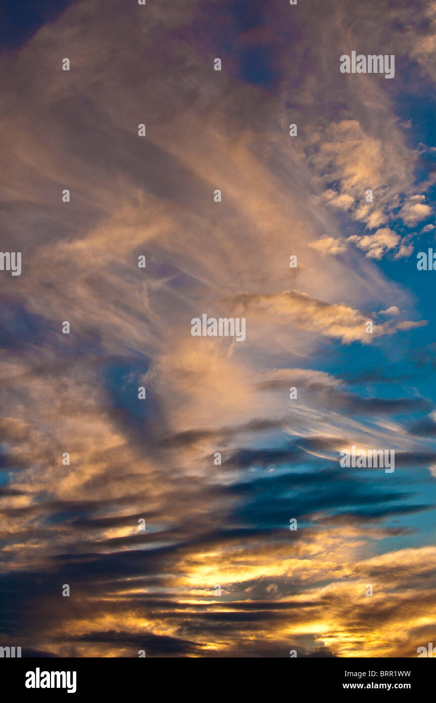 Cirruswolken bei Sonnenuntergang Stockfoto