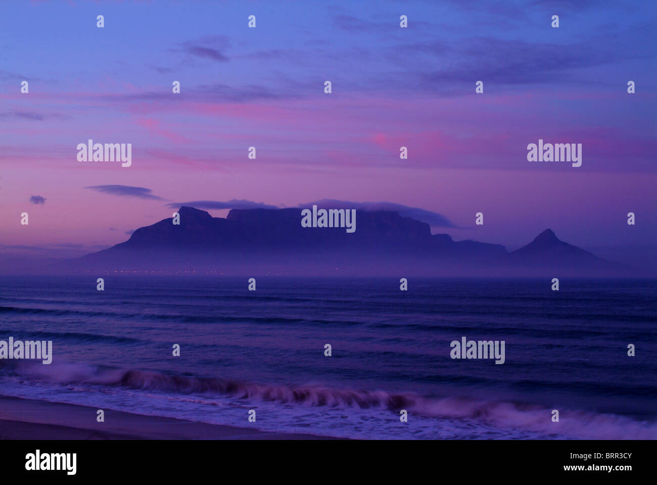 Tafelberg am frühen Abend Stockfoto