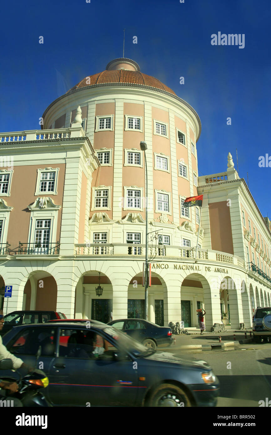 Colonial Gebäude der Nationalbank von Angola in Luanda, der Hauptstadt Angolas. Stockfoto