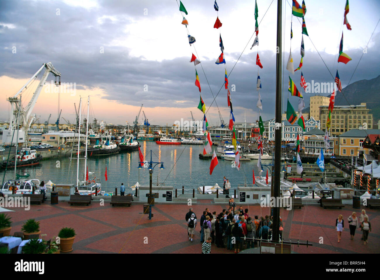 Boote im Hafen von Victoria & Alfred Waterfront in Kapstadt Stockfoto