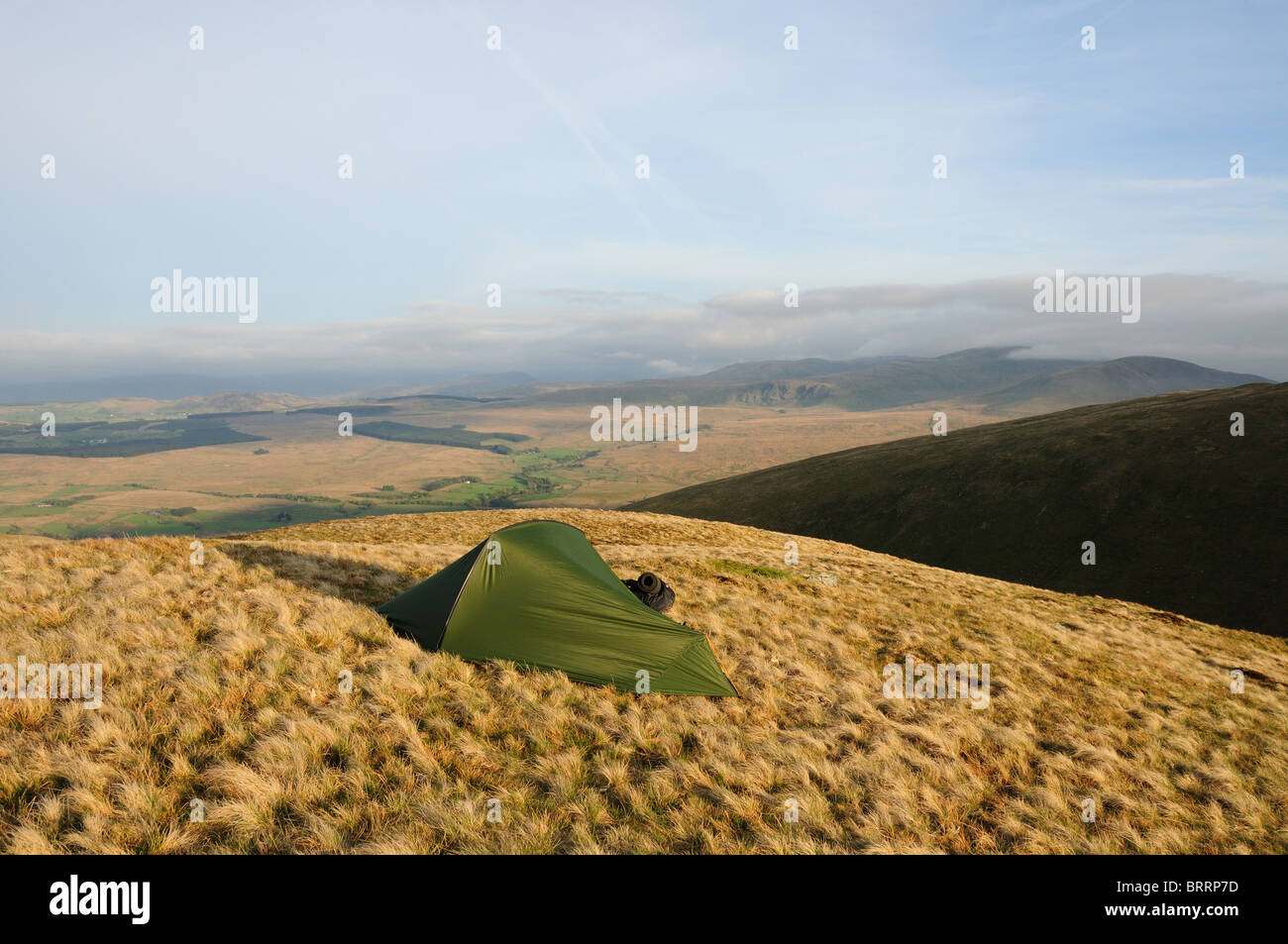 Wild campen auf White Horse Bent unter Bannerdale Klippen im englischen Lake District Stockfoto