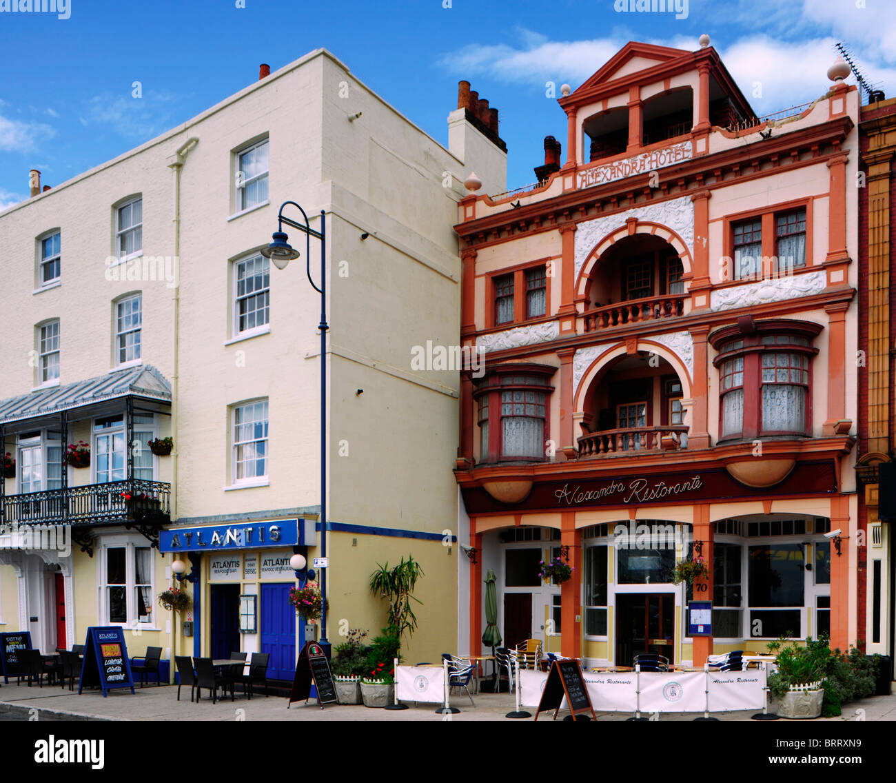 Das Alexandra Hotel und Restaurant an der Strandpromenade von Ramsgate. Stockfoto