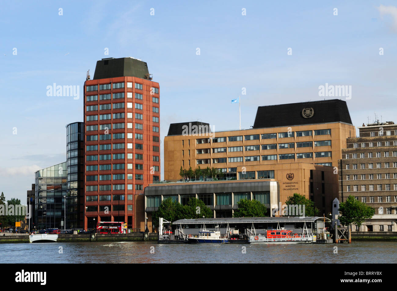 Internationale Seeschifffahrts-Organisation und Gebäude am Südufer des Flusses Themse, London, England, UK Stockfoto