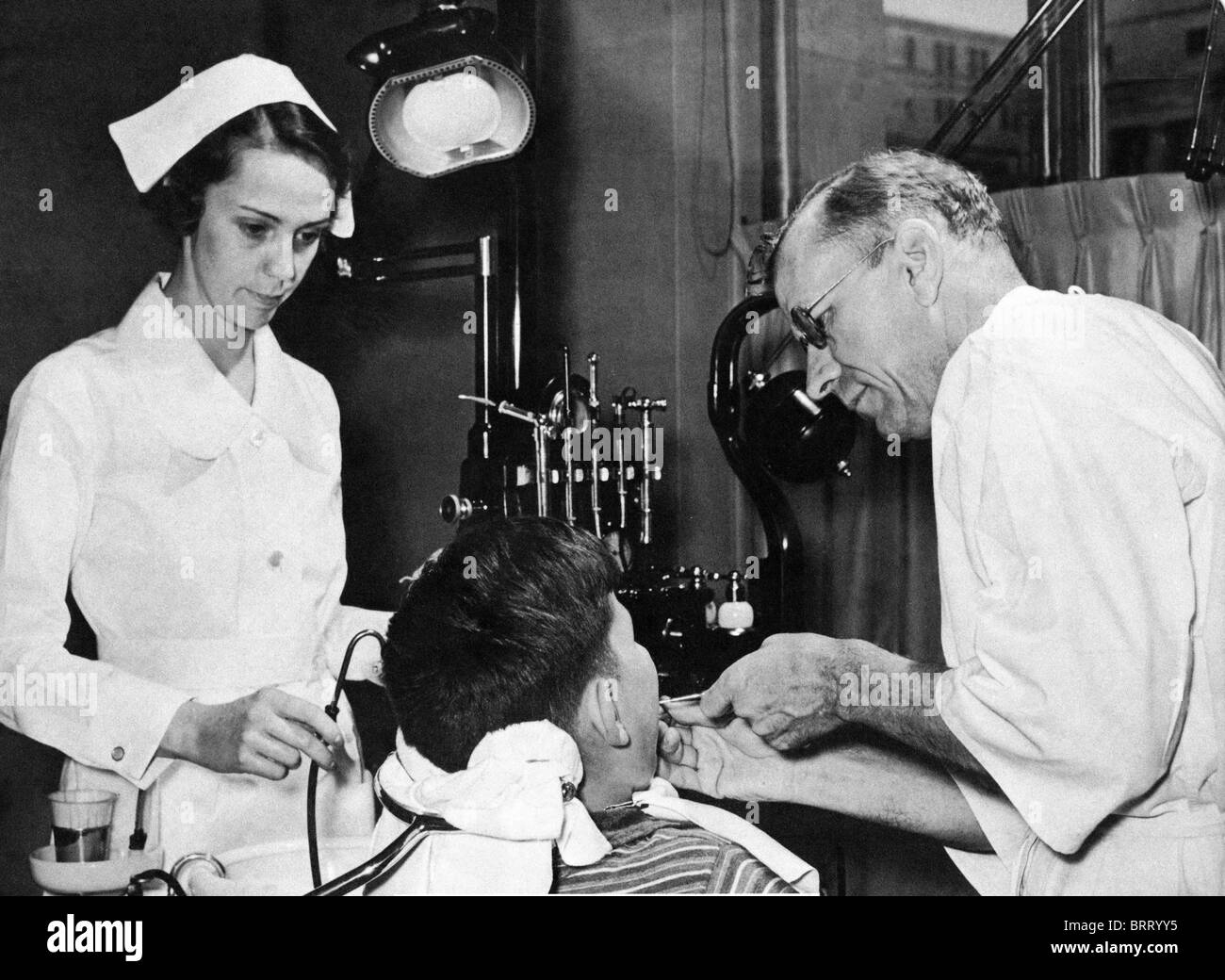 Zahnarzt, historische Aufnahme um 1950 Stockfoto