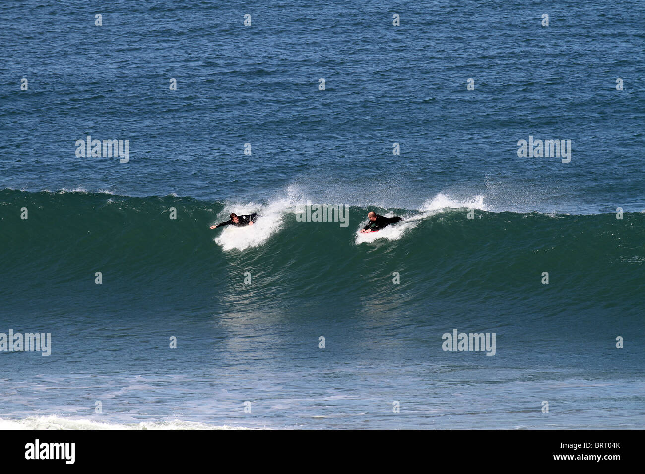 Surfen vor der kornischen Küste Stockfoto