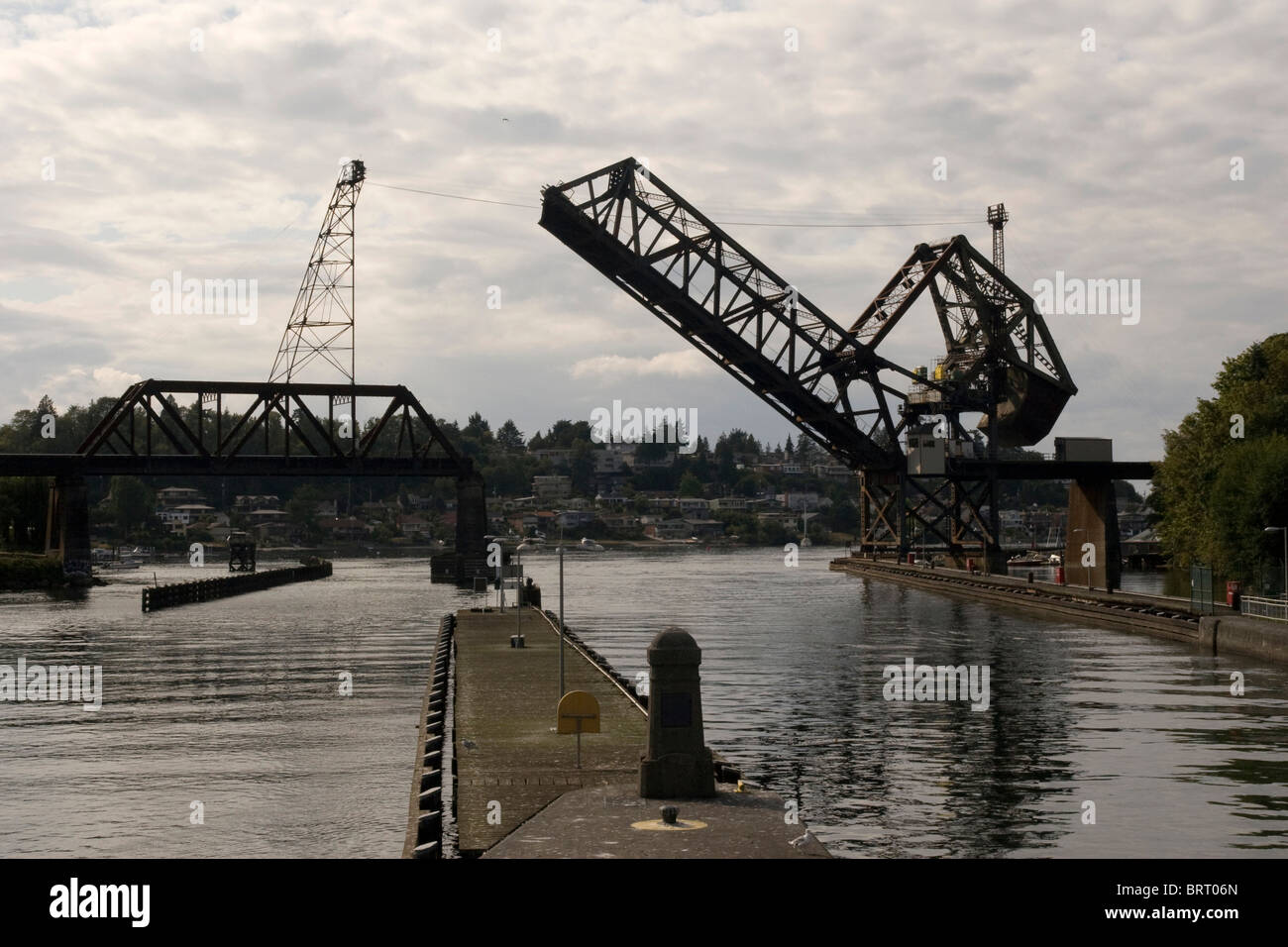 BNSF Railroad heben Brücke bei Ballard Locks Lake Washington Ship Canal Seattle WA USA Stockfoto