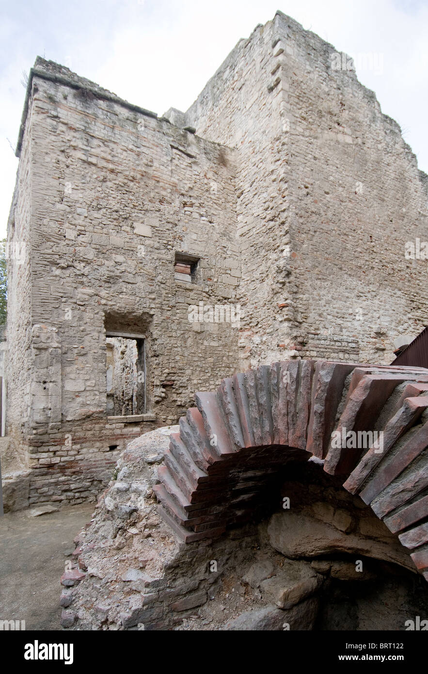 Römische Thermen in Arles. Stockfoto