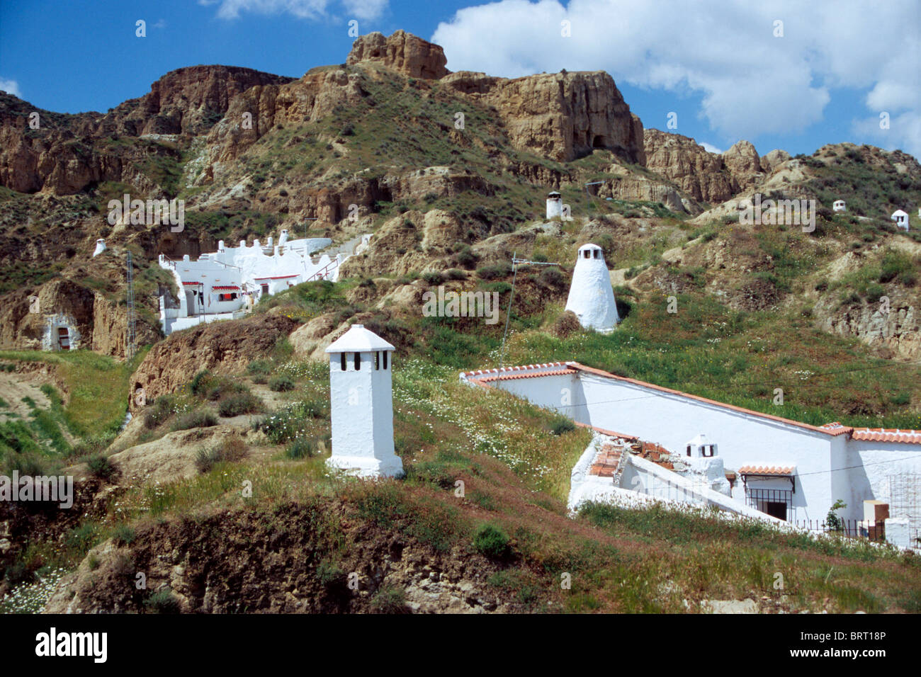 Schornstein und Häuser der Höhlenmenschen in Guadix, Andalusien, Spanien, Europa Stockfoto