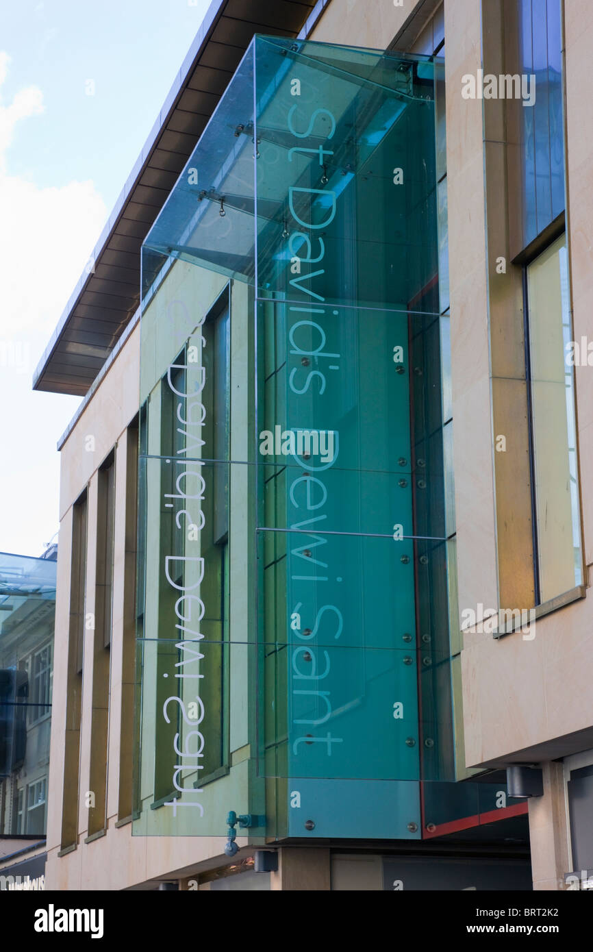 Queens Street, Cardiff (Caerdydd), Glamorgan, Süd-Wales, UK, Europa. St Davids' (Dewi Sant) neue shopping Center Eingang Stockfoto