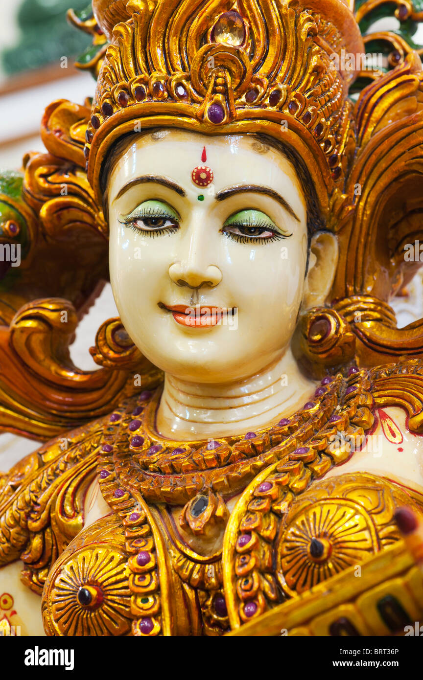 Hinduistische Göttin Saraswati. Kunstvolle indische Marmorstatue. Indien Stockfoto
