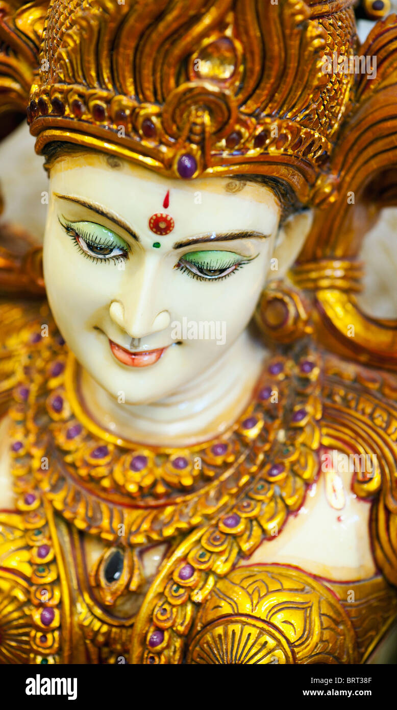Hinduistische Göttin Saraswati. Kunstvolle indische Marmorstatue. Indien Stockfoto Hinduistische Göttin Saraswati. Kunstvolle indische Marmorstatue. Indien Stockfoto