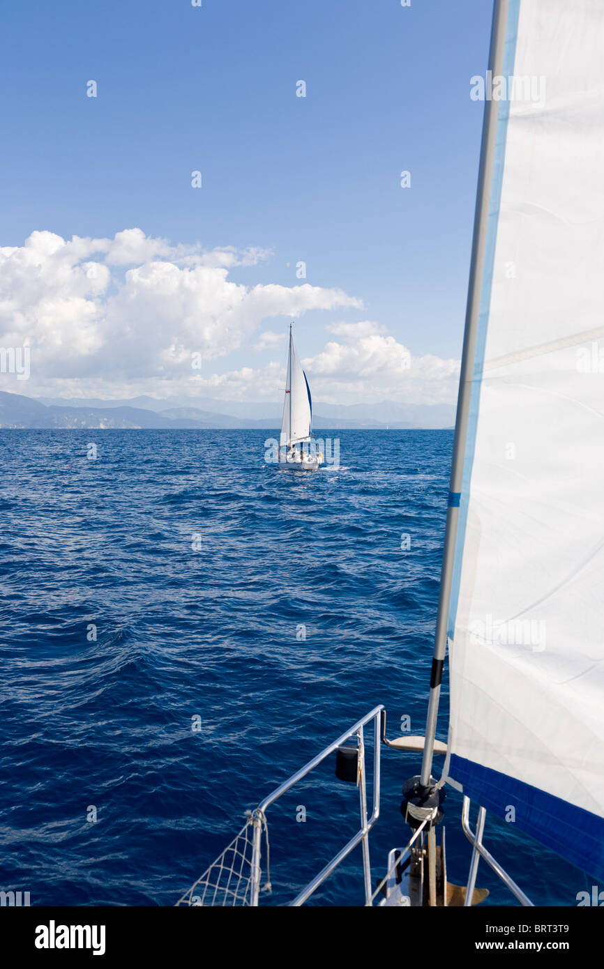 Yacht segeln aus griechischen Festland in der Nähe von Parga Stockfoto