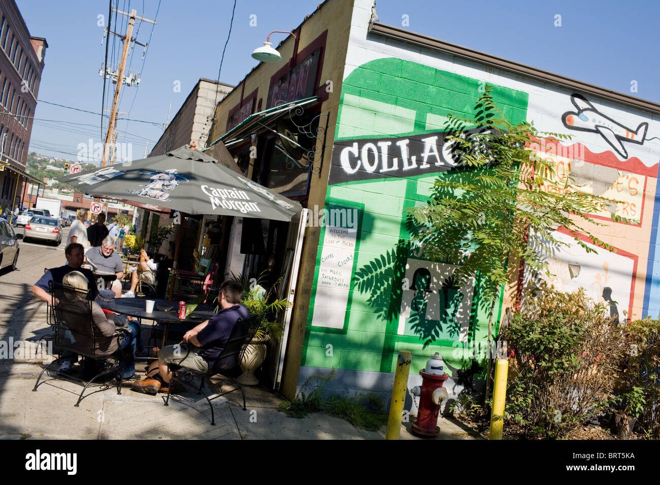 Blatt und Bohnen Kaffee und Zigarren, Samstag auf The Strip District, Penn Avenue, Pittsburgh, Pennsylvania Stockfoto